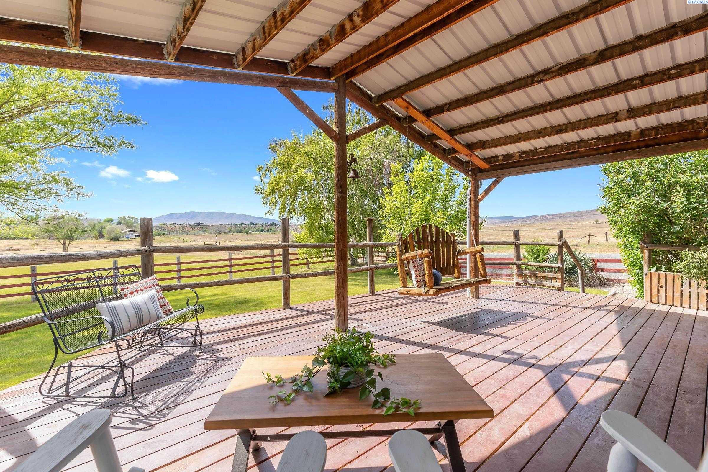 Photo of Newly Listed – 10 Birdsdale Rd, Selah, WA 98942