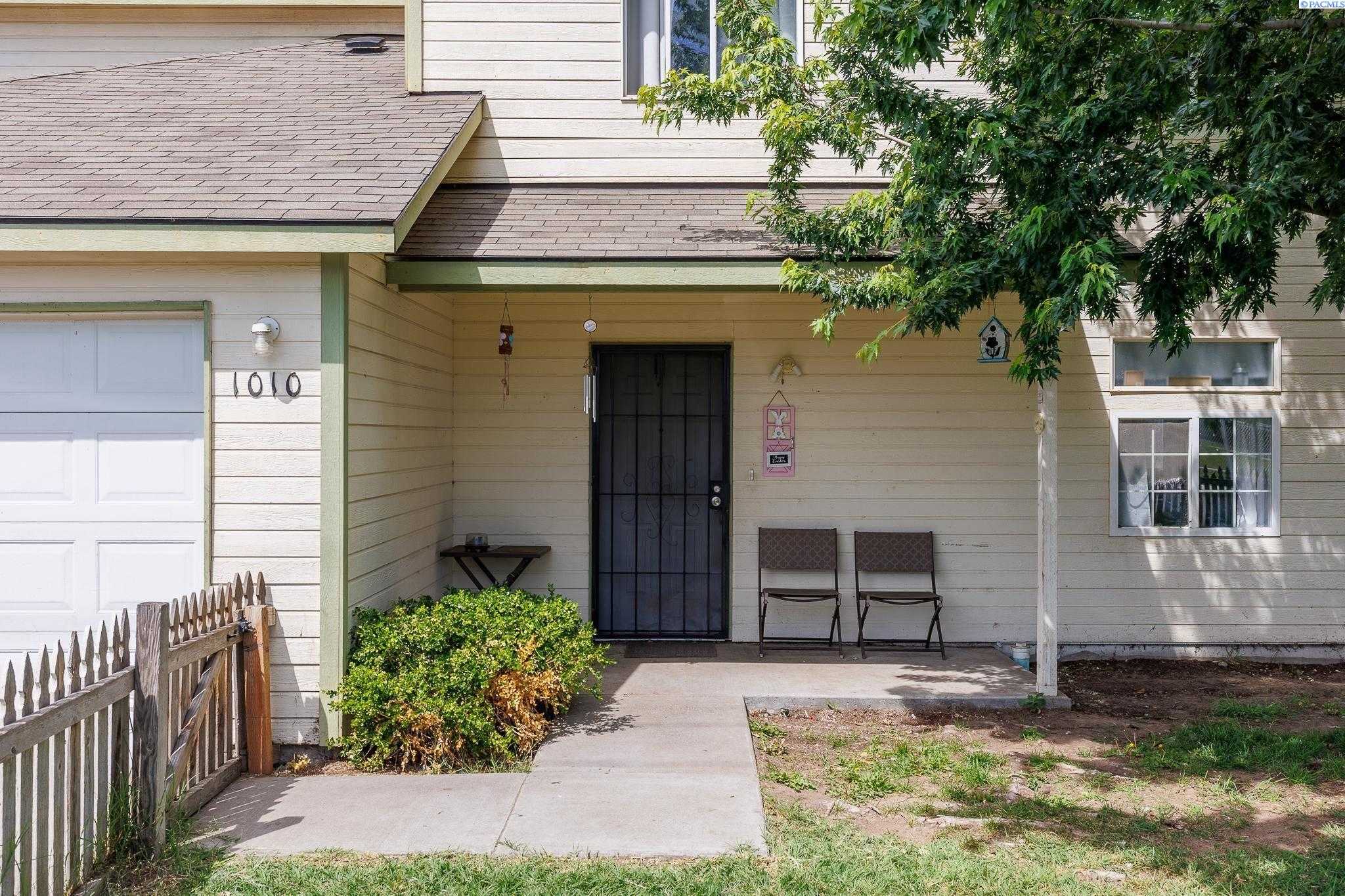 Photo of Newly Listed – 1010 N 24th Ave, Pasco, WA 99301