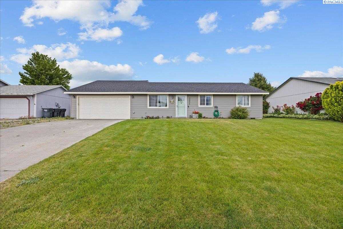 Photo of Newly Listed – 4856 Peony St, West Richland, WA 99353