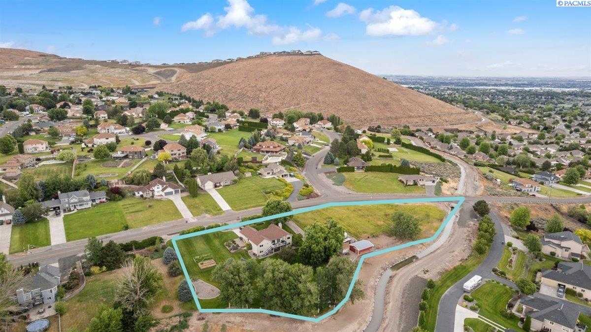 Photo of Newly Listed – 225 Rachel Rd, Kennewick, WA 99338