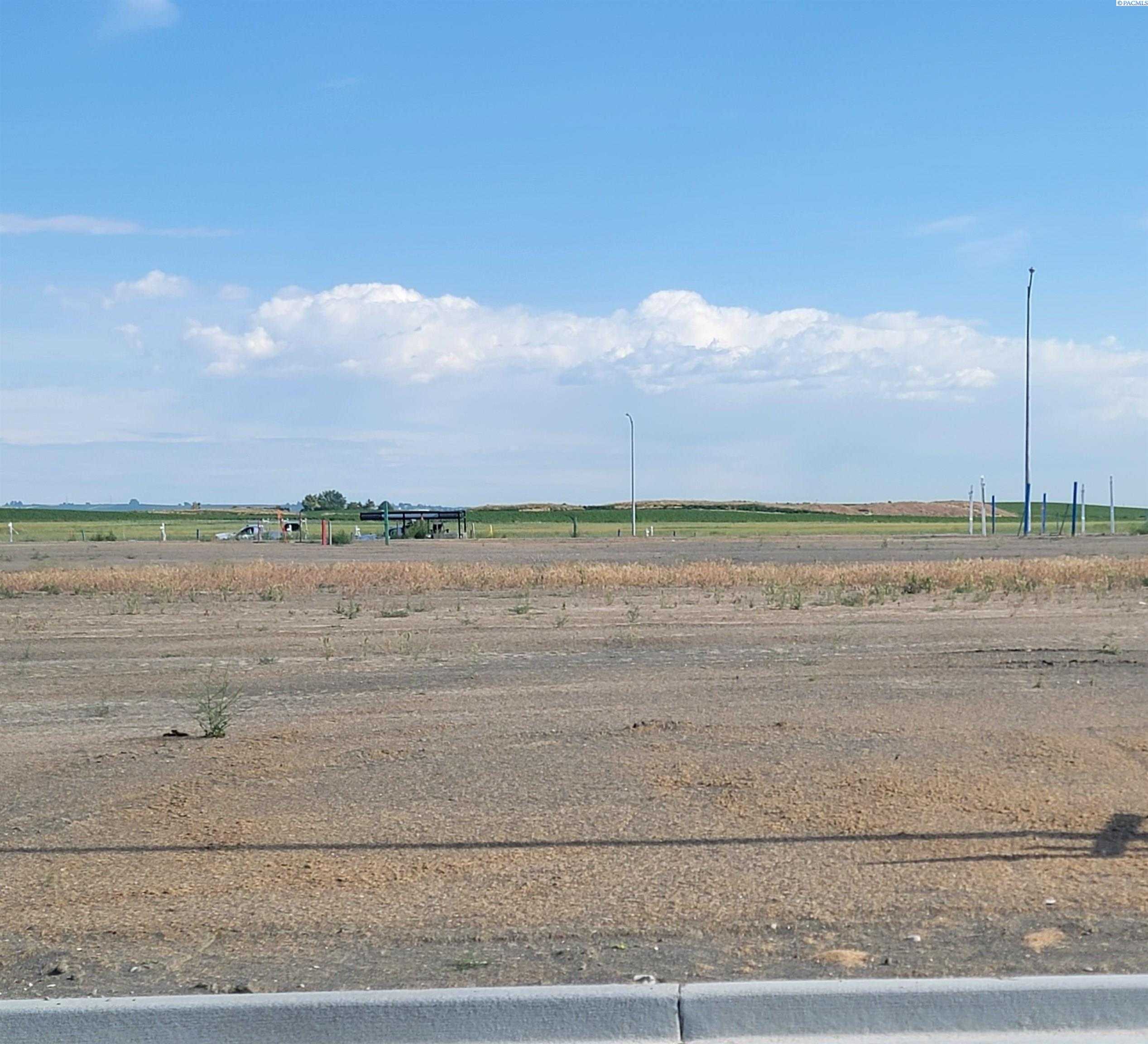 Photo of Newly Listed – 8513 Ashen Dr., Pasco, WA 99301