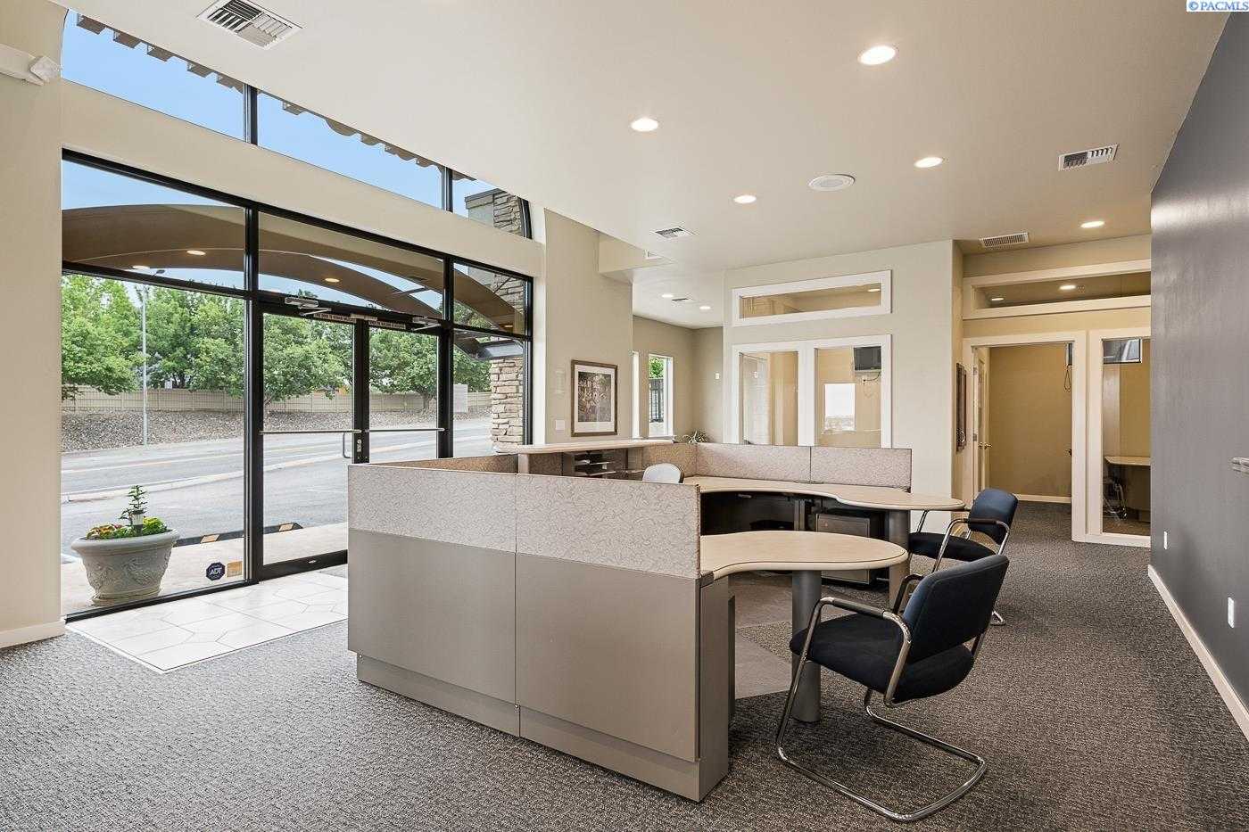 Photo of Newly Listed – 2411 N Steptoe St, Richland, WA 99352