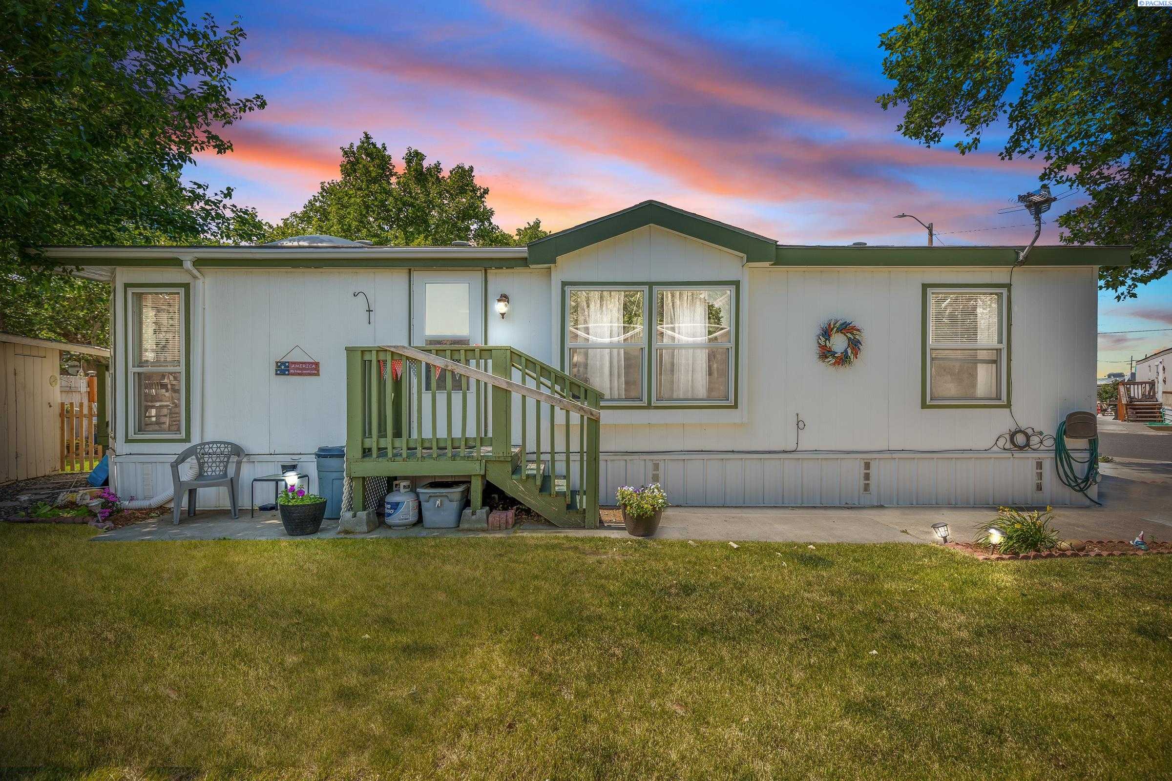 Photo of Newly Listed – 22 Cosmic Lane, Richland, WA 99354