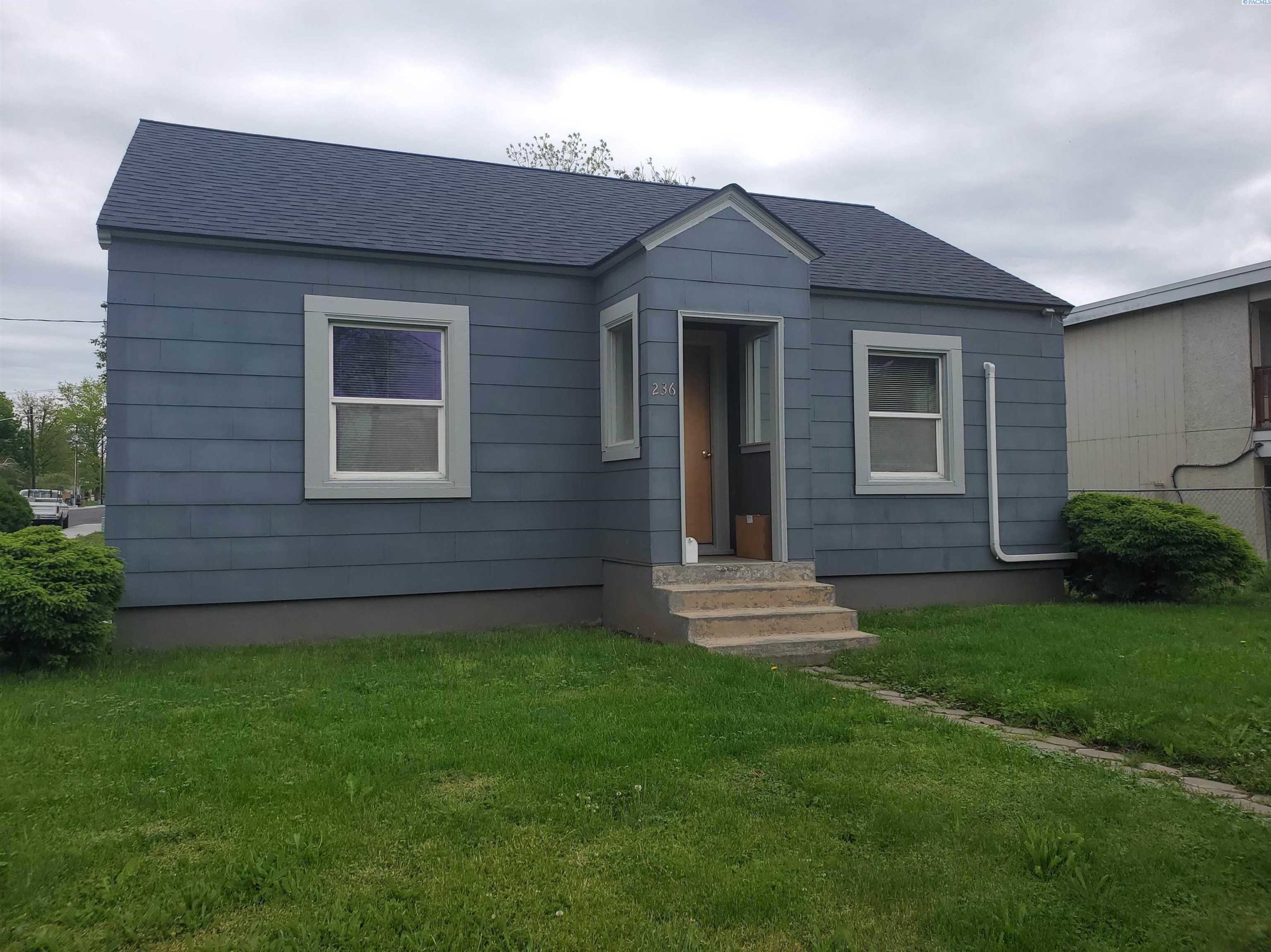 Photo of Newly Listed – 236 College Ave, College Place, WA 99324