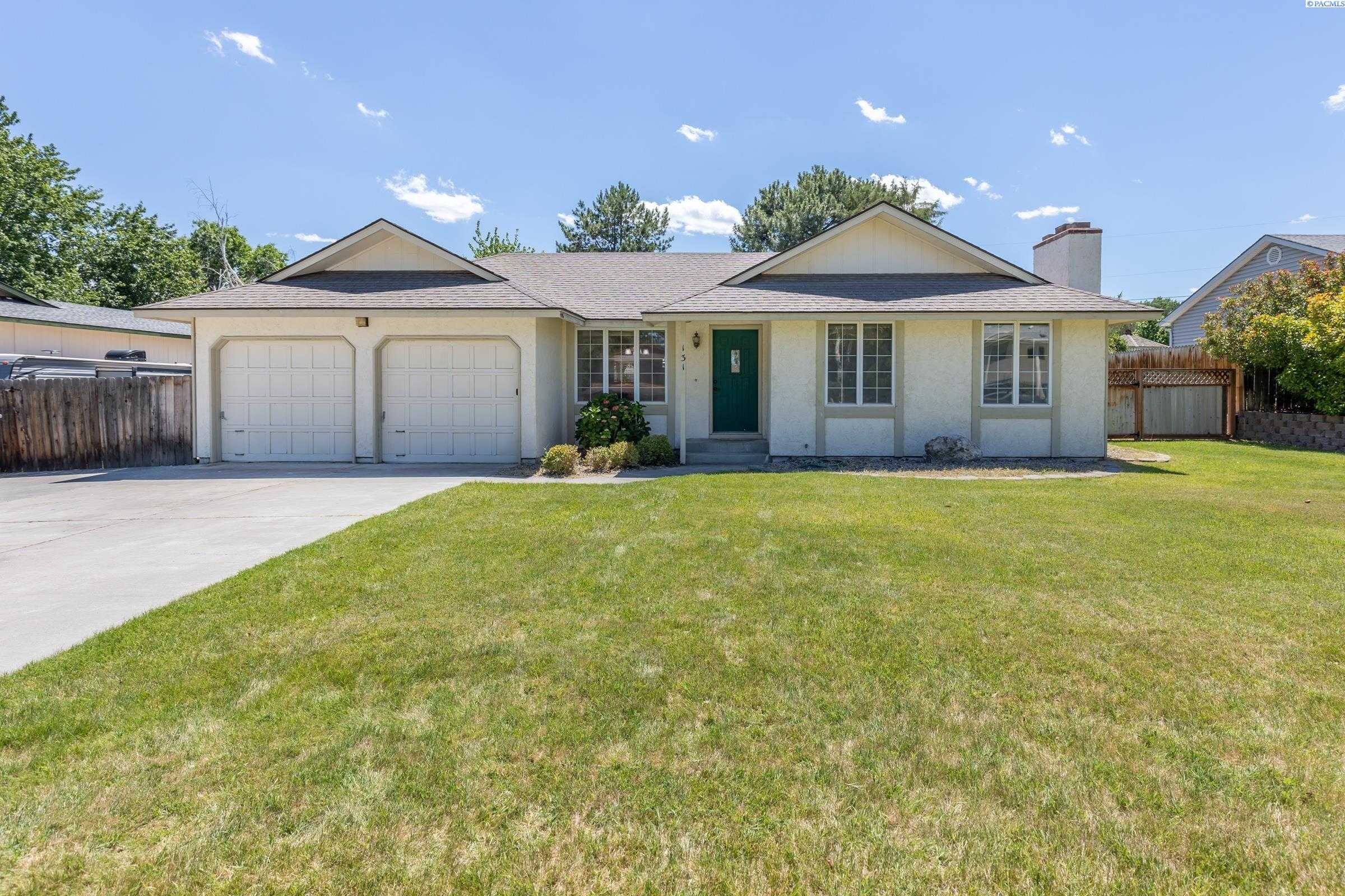 Photo of Newly Listed – 131 Oakland, Richland, WA 99352