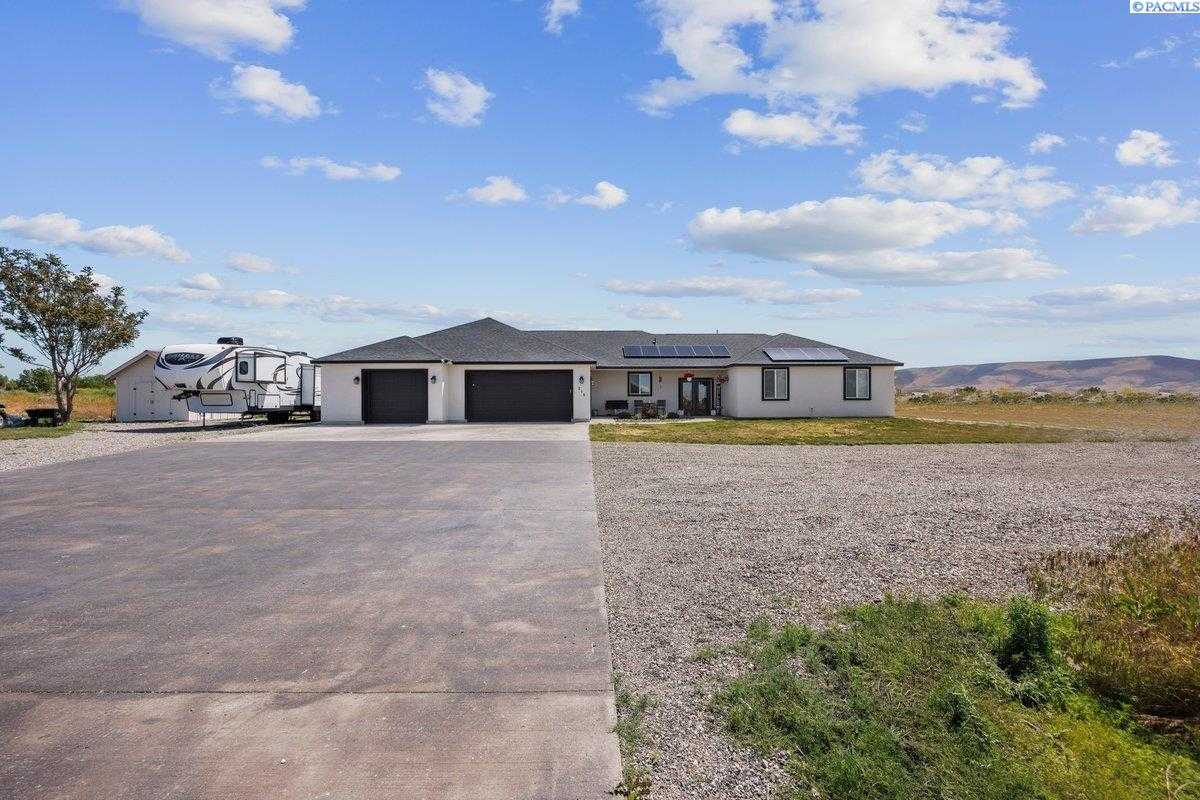 Photo of Newly Listed – 215 S Lower County Line, Prosser, WA 99350