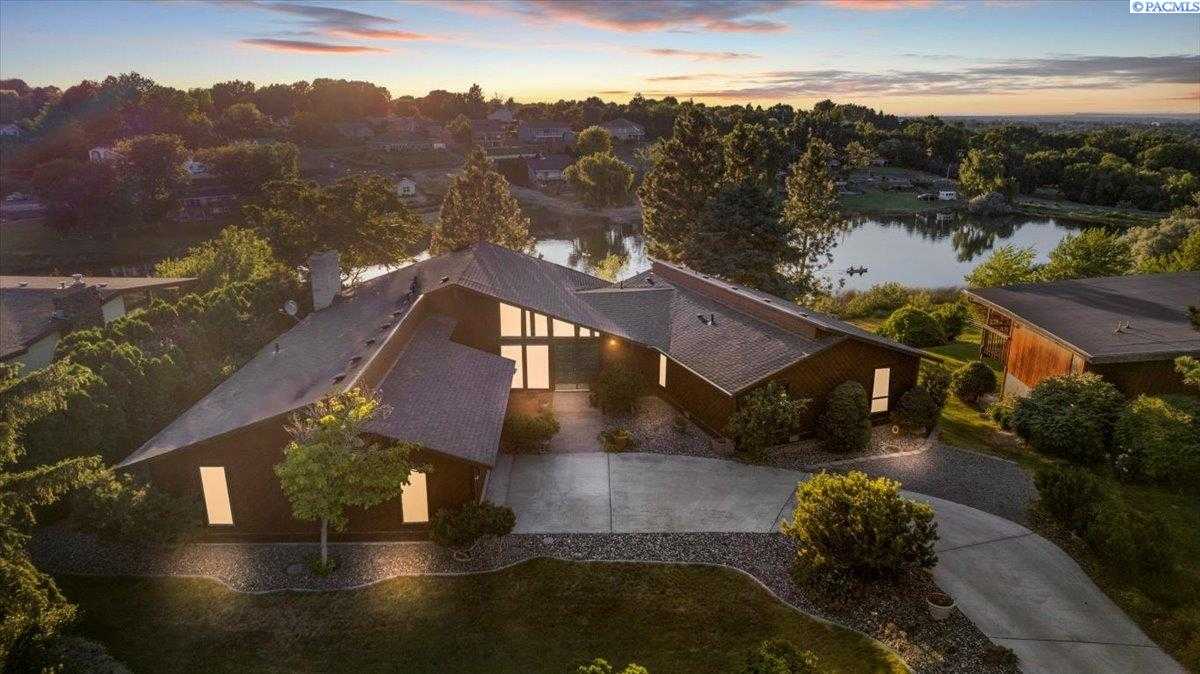 Photo of Newly Listed – 807 E Eastlake Drive, Kennewick, WA 99337