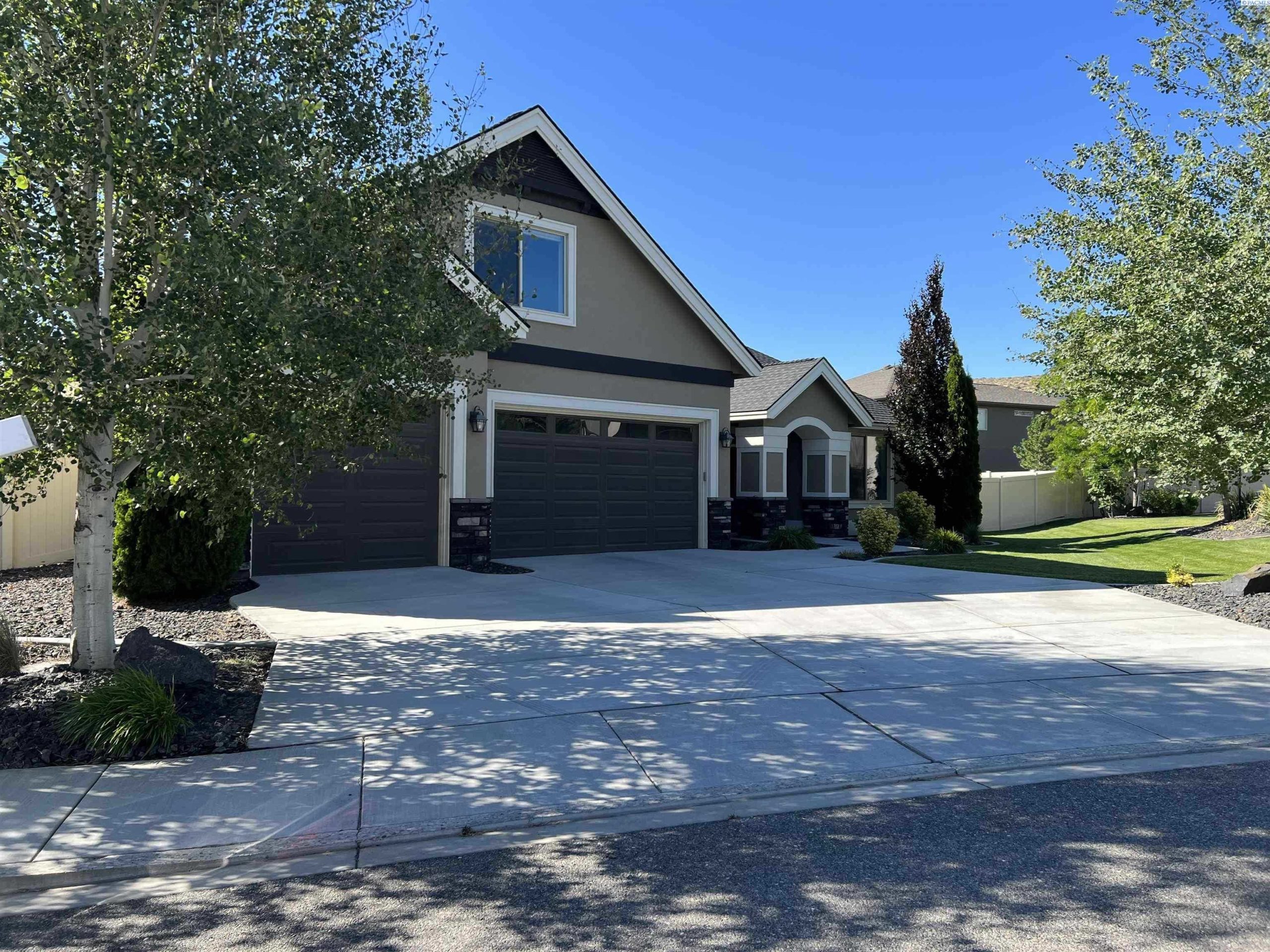 Photo of Newly Listed – 1640 Heidi Pl., Richland, WA 99352