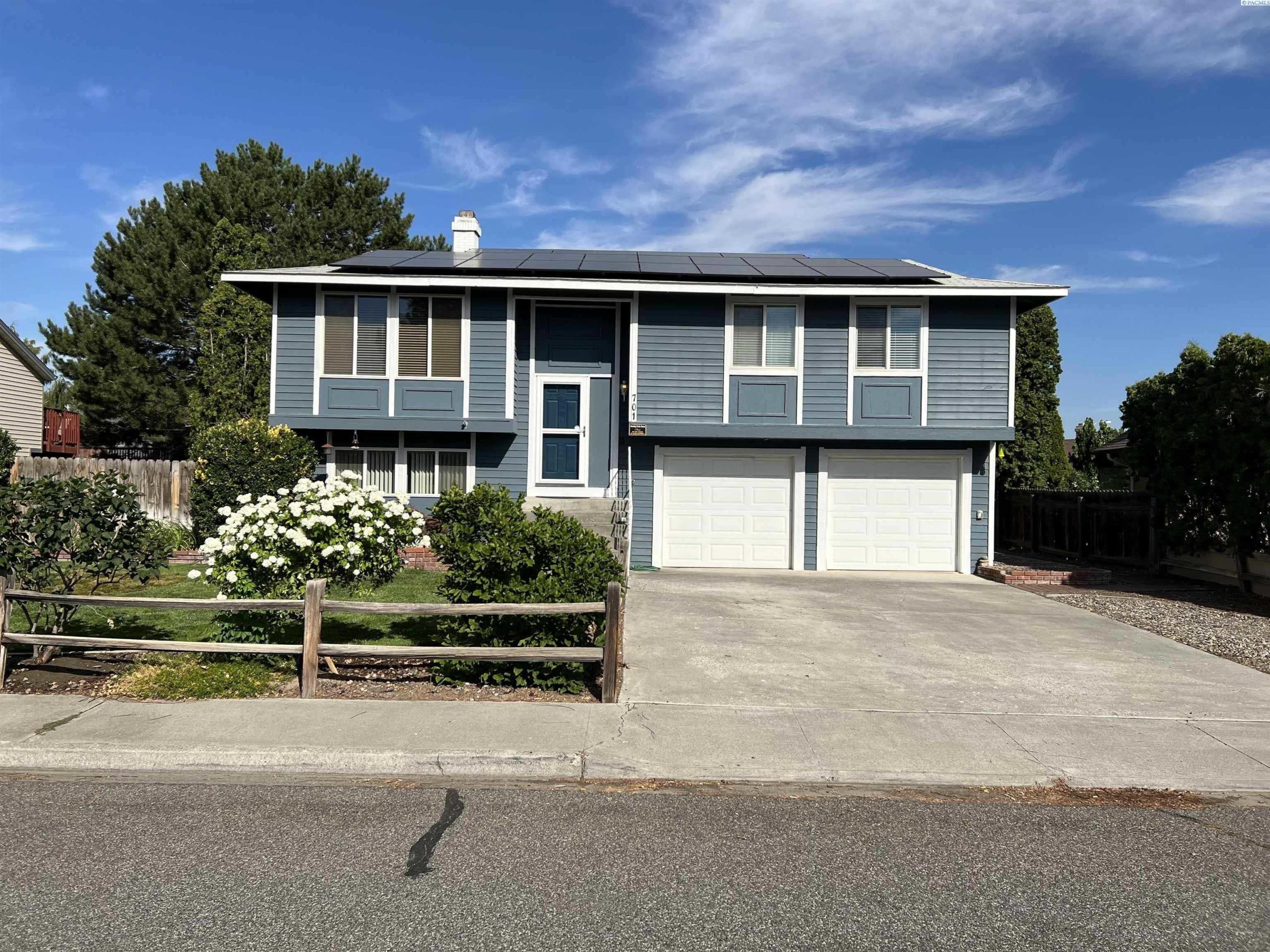 Photo of Newly Listed – 701 N Louisiana St., Kennewick, WA 99336