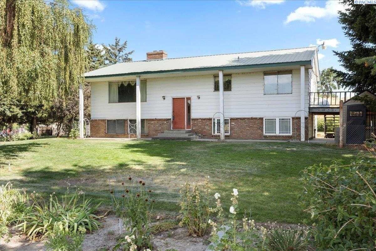 Photo of Newly Listed – 920 E 15th Ave, Kennewick, WA 99337