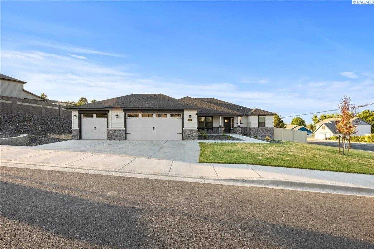 Photo of Newly Listed – 3822 King Dr, West Richland, WA 99353