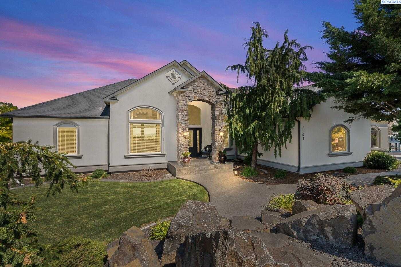 Photo of Newly Listed – 1502 Meadow Hills Dr, Richland, WA 99352