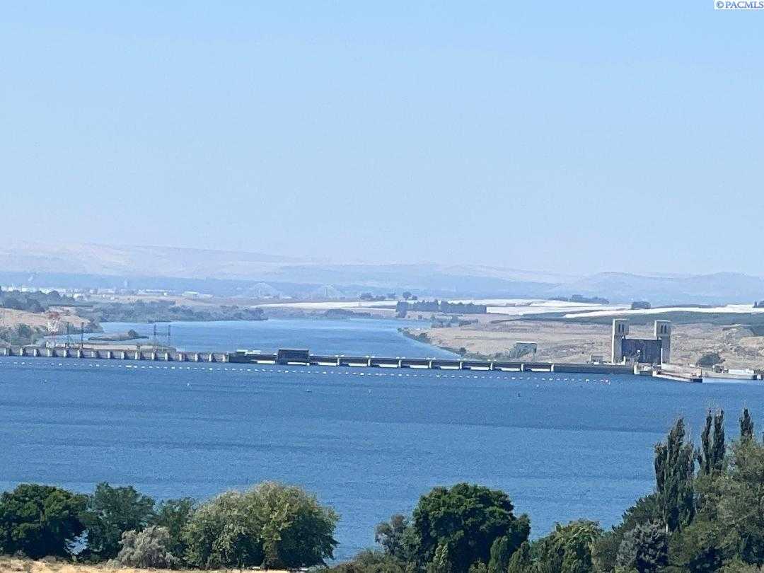 Photo of Newly Listed – 621 Harbor Blvd., Burbank, WA 99323