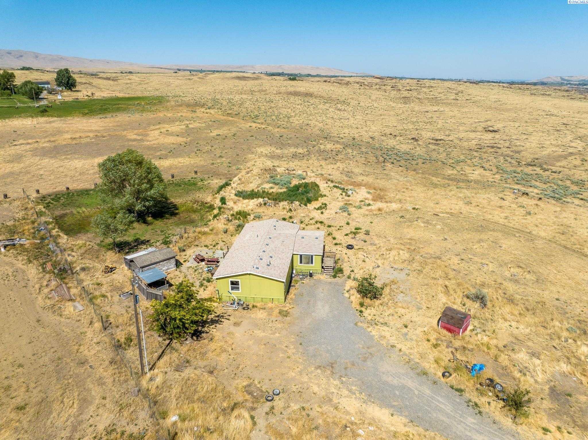 Photo of Newly Listed – 55512 W 360th Prnw, Benton City, WA 99320