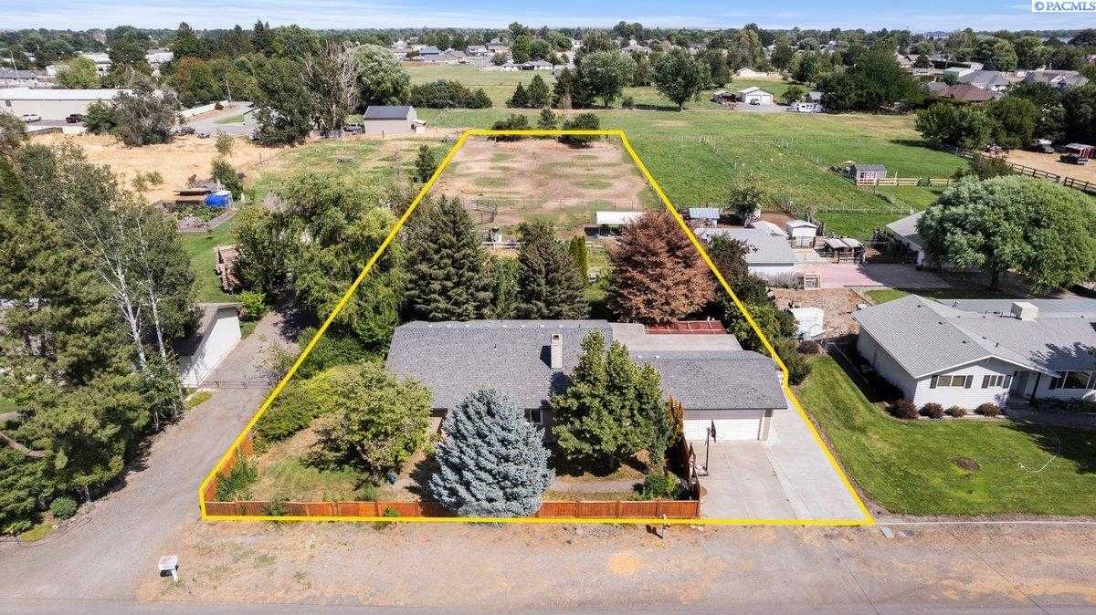 Photo of Newly Listed – 1305 Road 68, Pasco, WA 99301