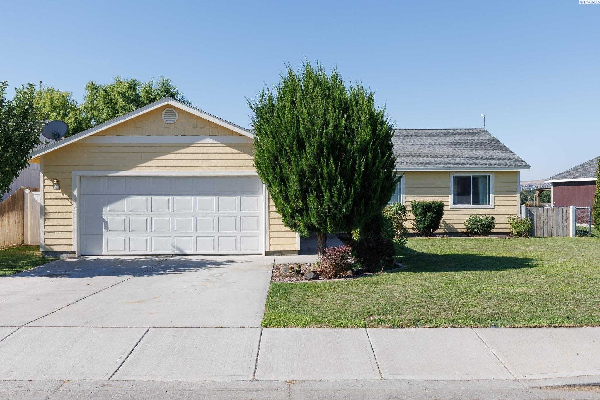 Photo of Newly Listed – 9324 Welsh Dr, Pasco, WA 99301