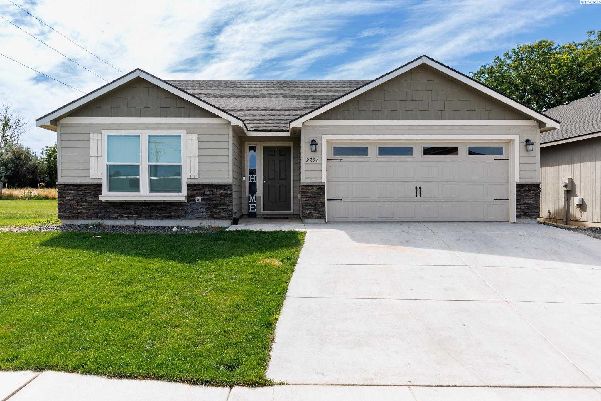 Photo of Newly Listed – 2226 S Zillah Pl, Kennewick, WA 99337