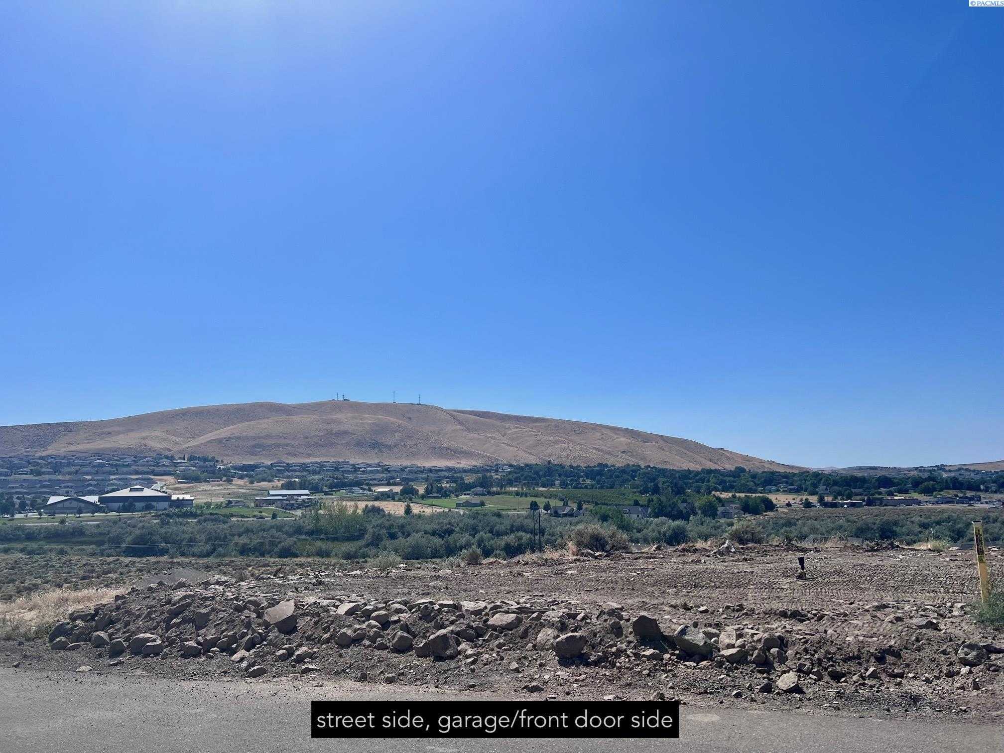 Photo of Newly Listed – 1036 Sagebluff Lane, Richland, WA 99352