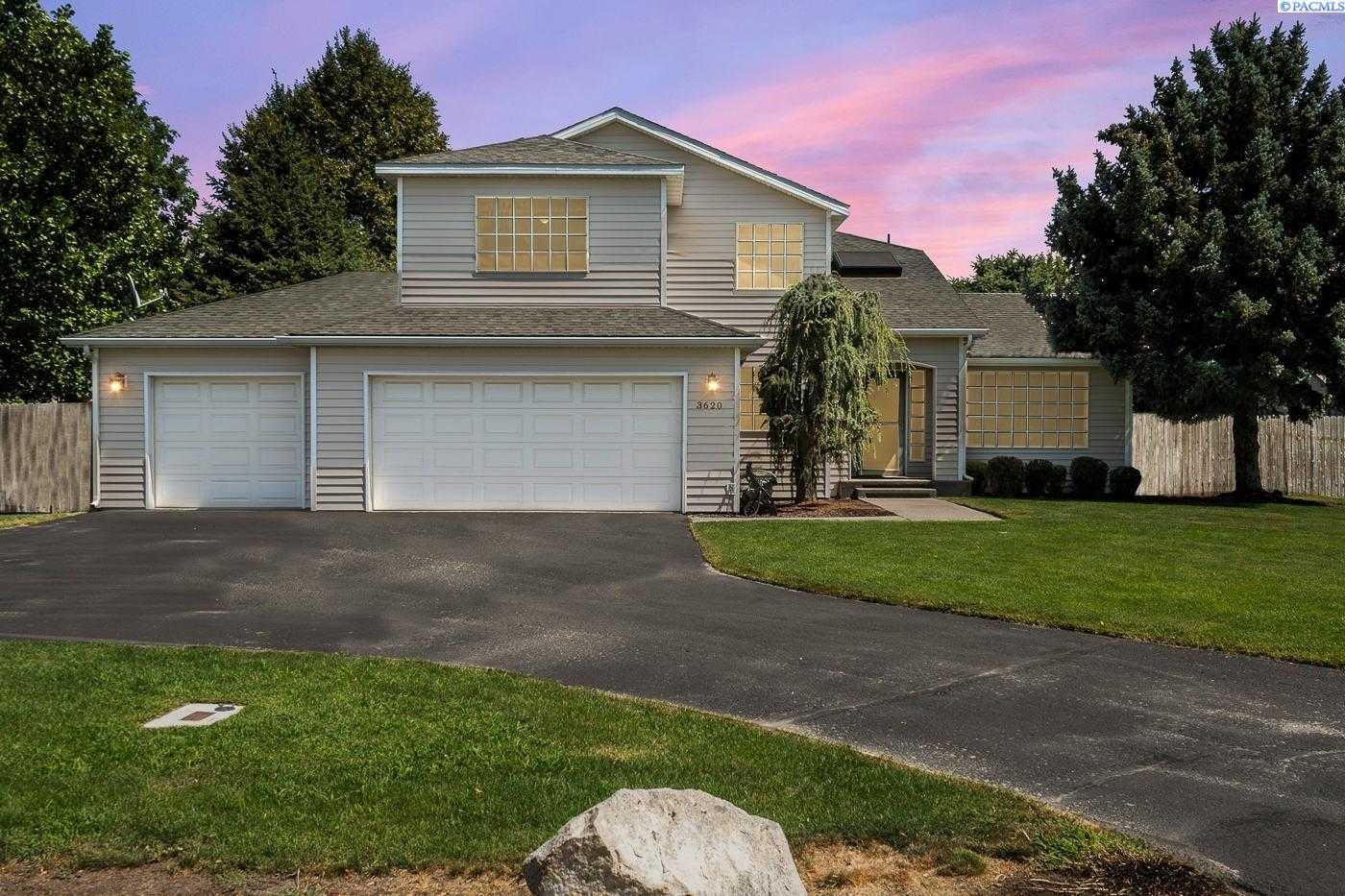 Photo of Newly Listed – 3620 Polo Greens Ave, West Richland, WA 99353