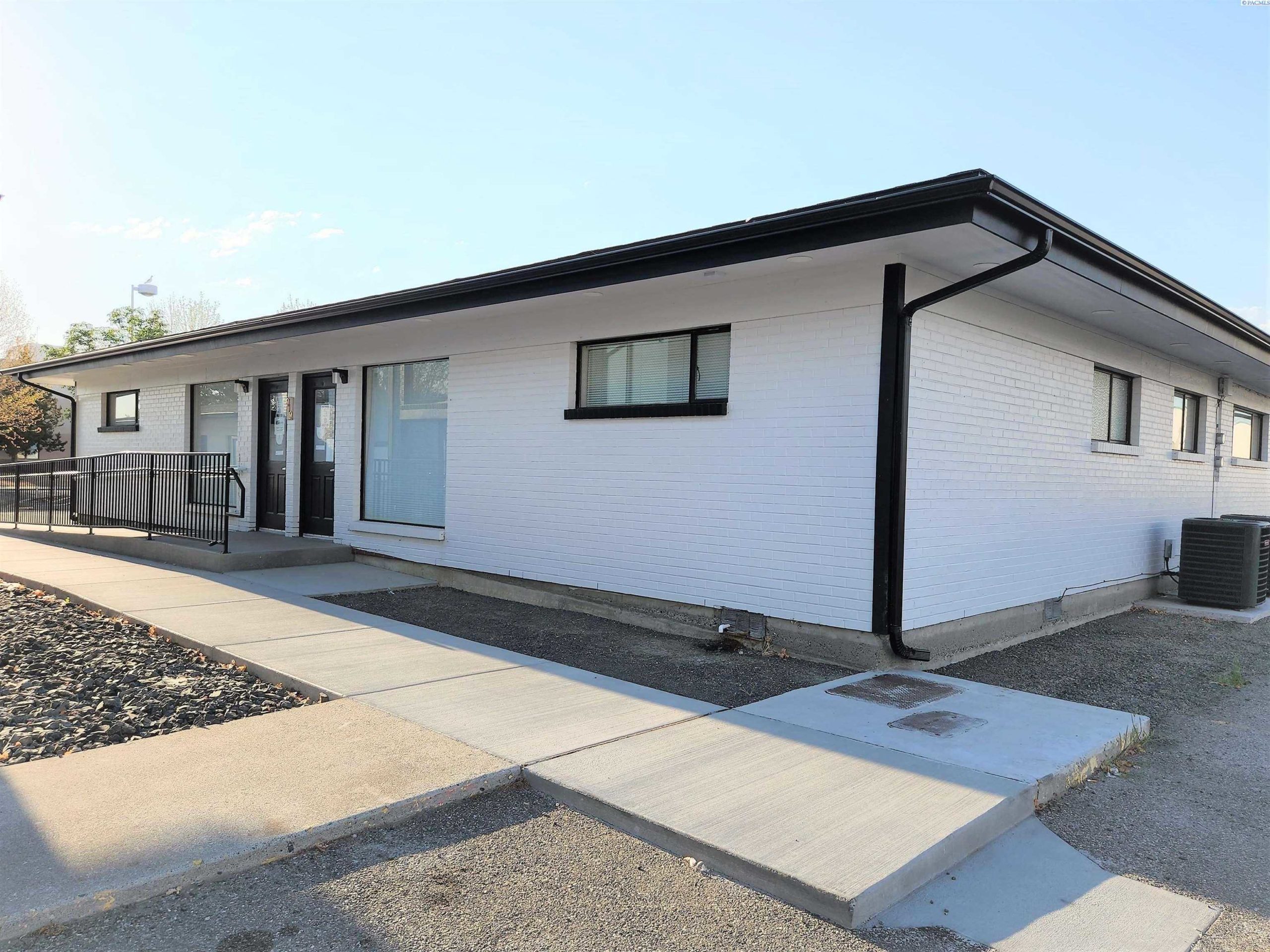 Photo of Newly Listed – 919 S Auburn St, Kennewick, WA 99336