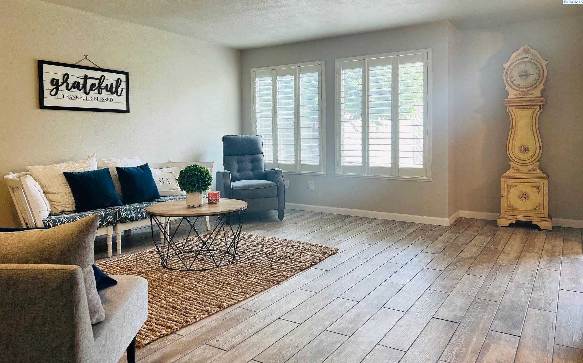 Photo of Newly Listed – 303 Gage Blvd, Richland, WA 99352