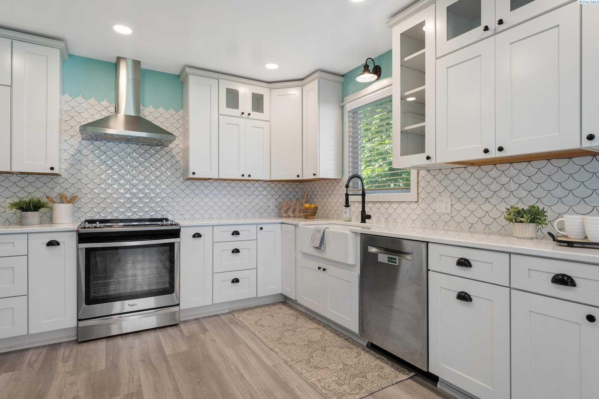 Photo of Newly Listed – 86014 N Harrington Rd, West Richland, WA 99353