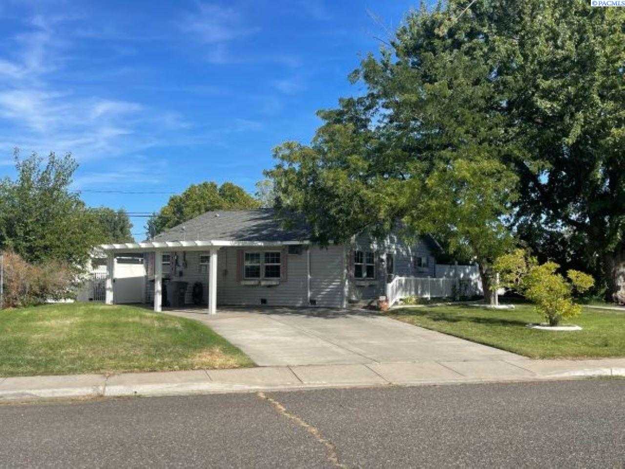 Photo of Newly Listed – 702 Smith Ave, Richland, WA 99352