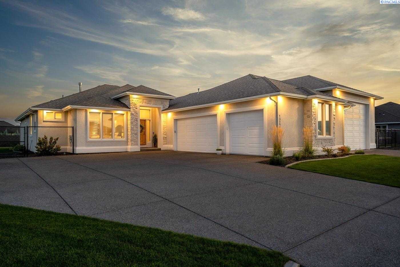 Photo of Newly Listed – 12412 Whiskey River Rd, Pasco, WA 99301