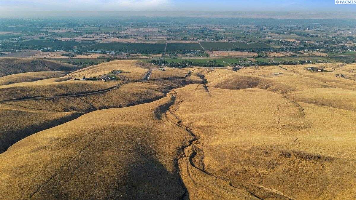 Photo of Newly Listed – Lot 9 Survey5490 Ward Gap Rd, Prosser, WA 99350