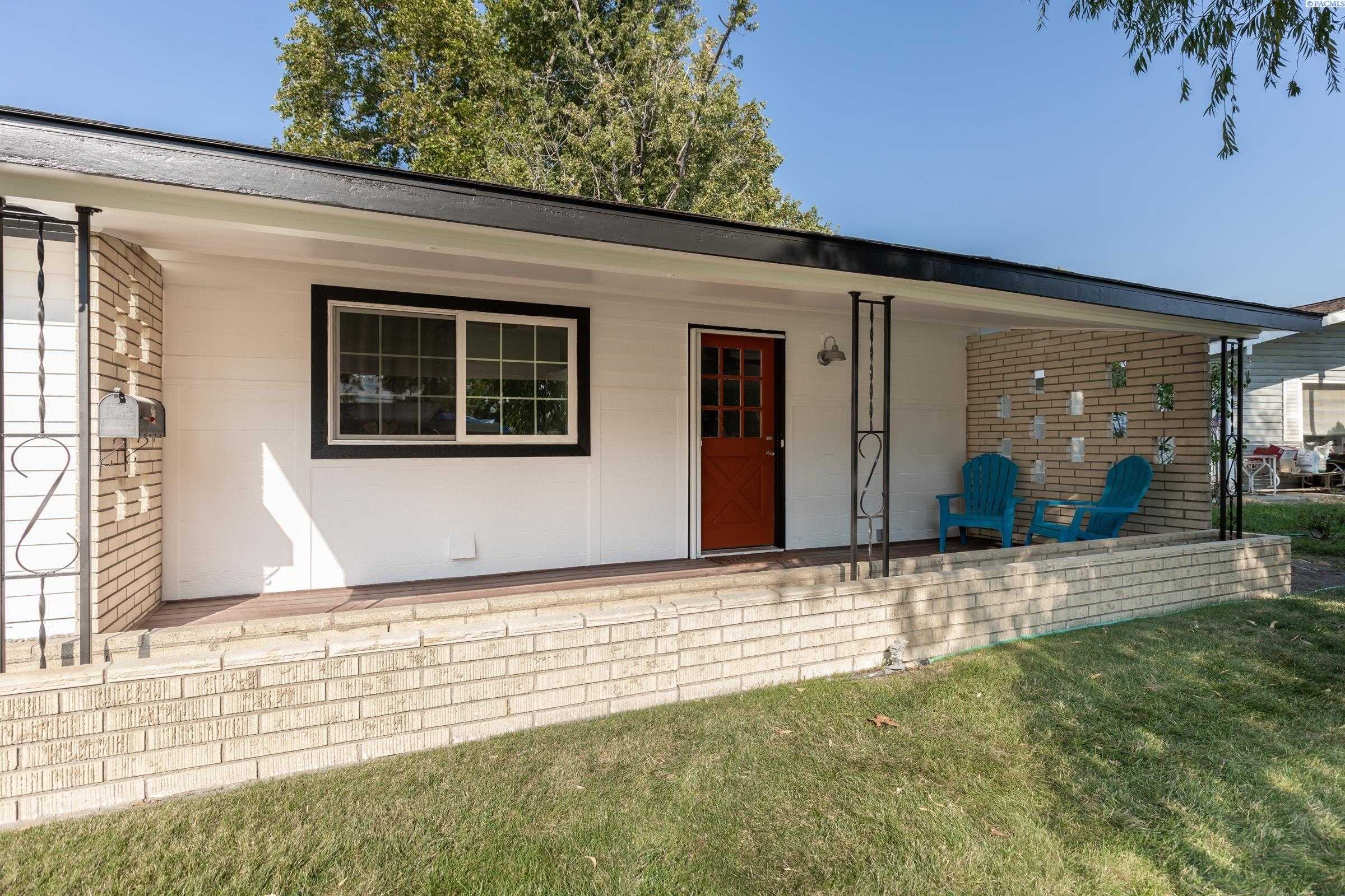 Photo of Newly Listed – 344 Cottonwood Drive, Richland, WA 99352