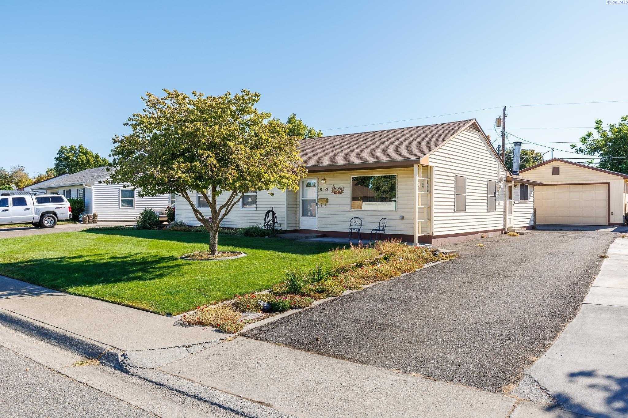 Photo of Newly Listed – 610 Birch Ave, Richland, WA 99352