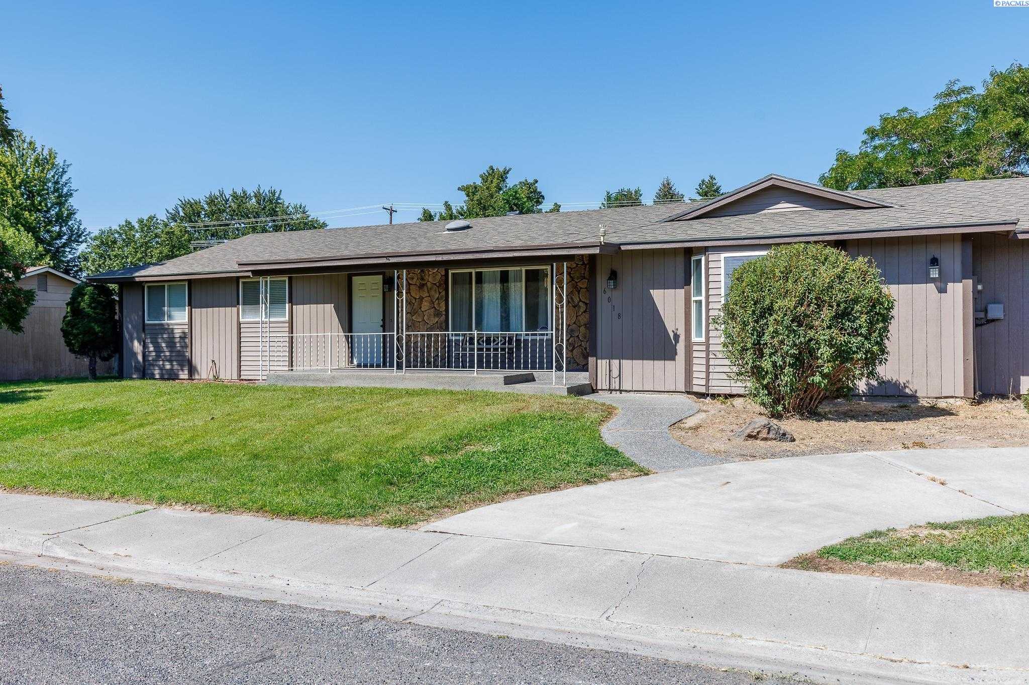 Photo of Newly Listed – 6018 W 10th Pl, Kennewick, WA 99338