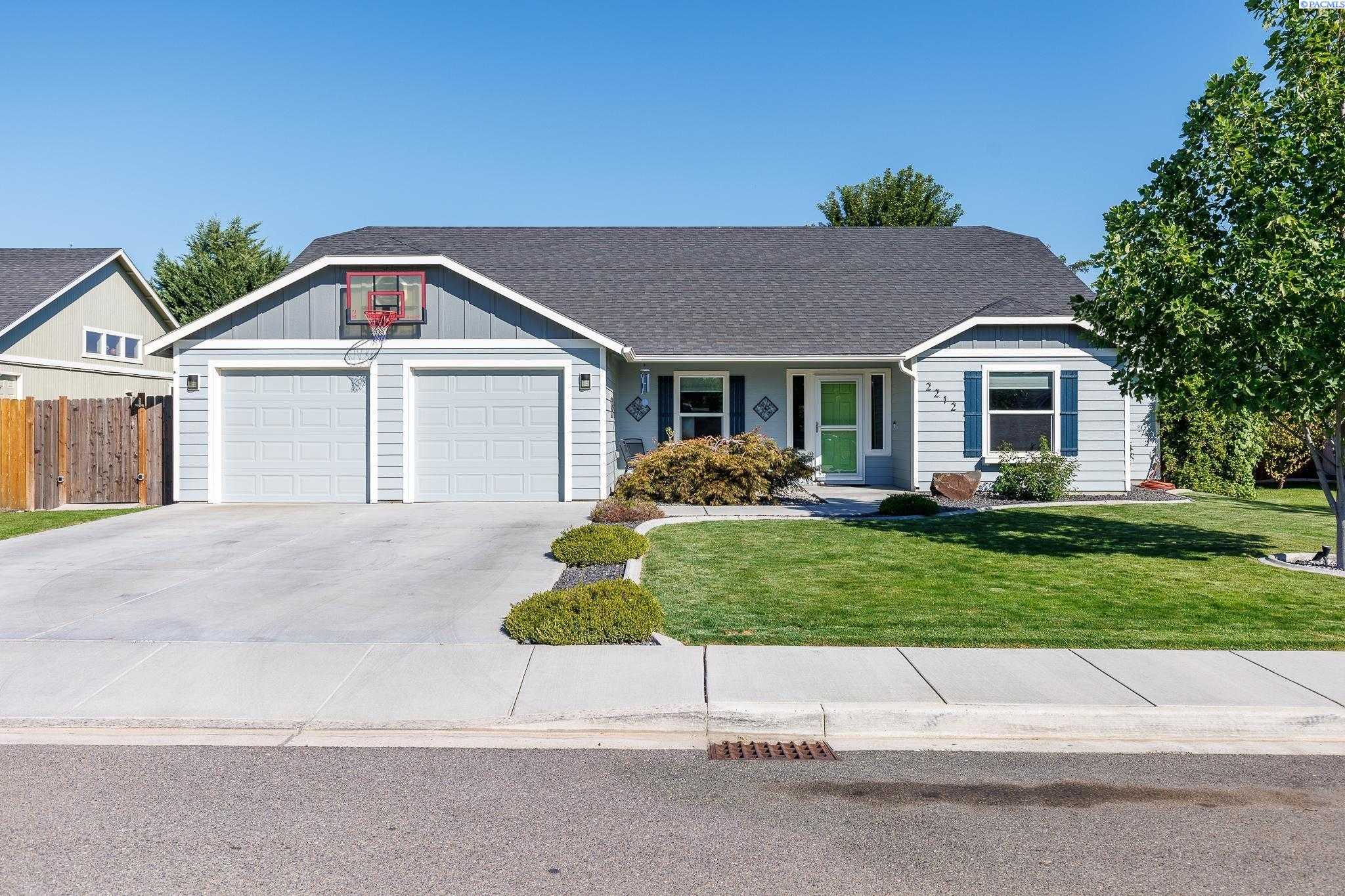 Photo of Newly Listed – 2212 Crab Apple Circle, West Richland, WA 99353
