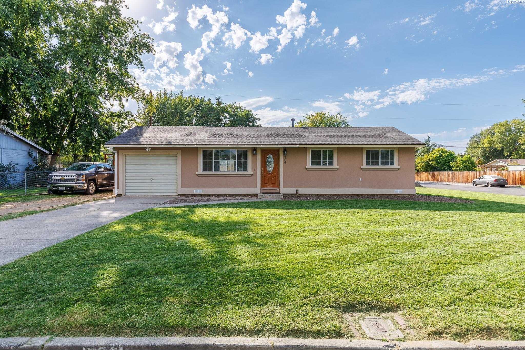 Photo of Newly Listed – 506 S Dawes, Kennewick, WA 99336