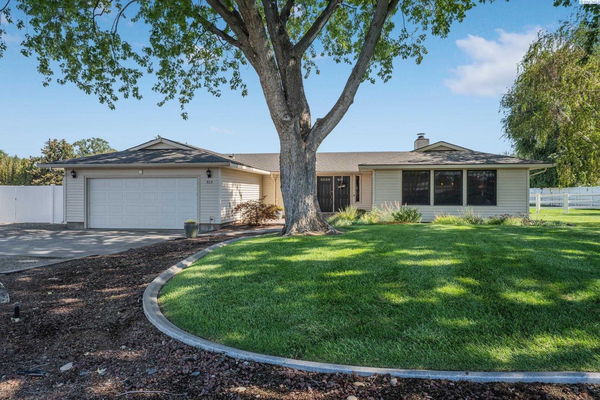 Photo of Newly Listed – 929 S Highland Dr, Kennewick, WA 99337