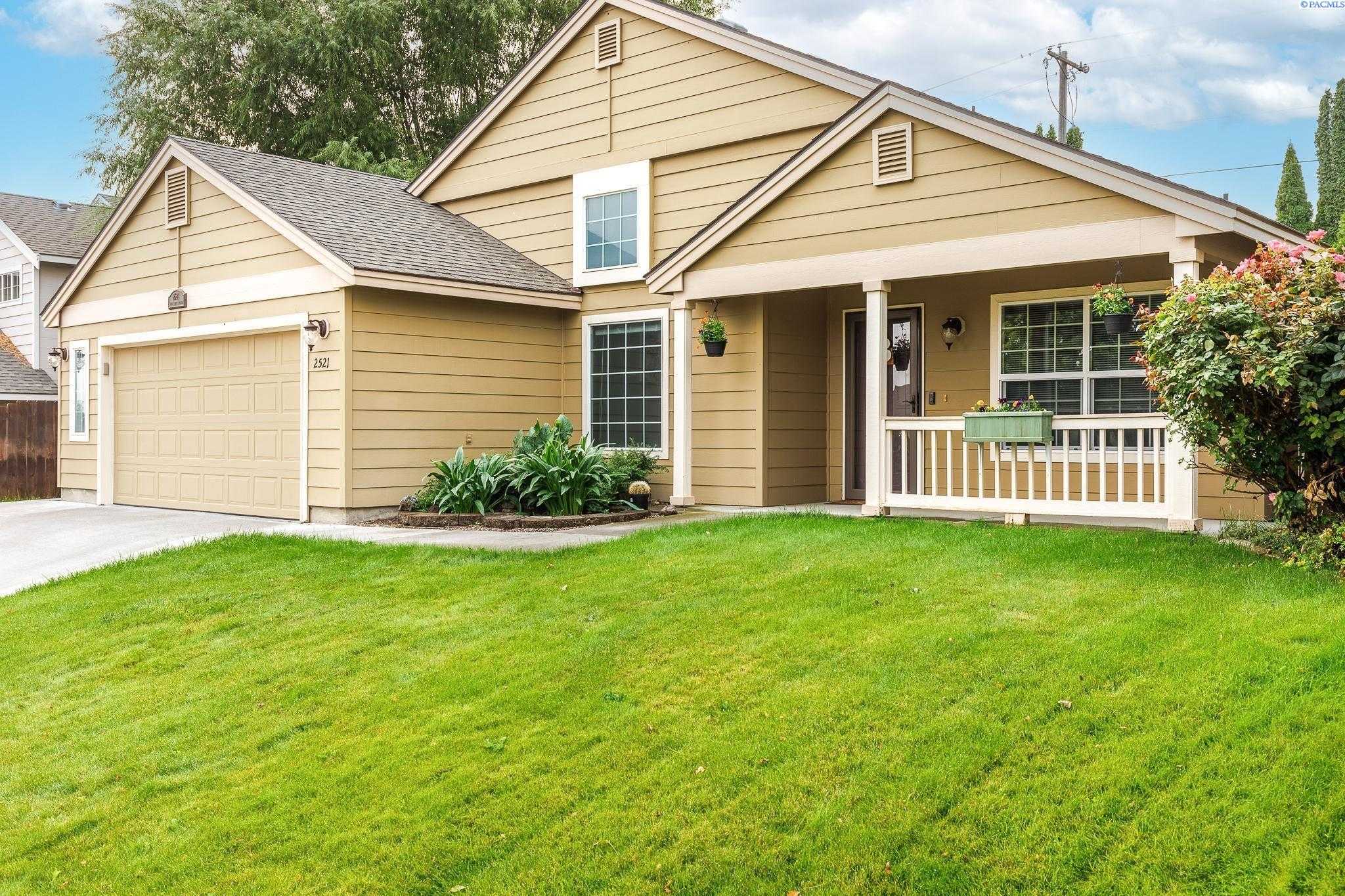 Photo of Newly Listed – 2521 W 35th Ave, Kennewick, WA 99337