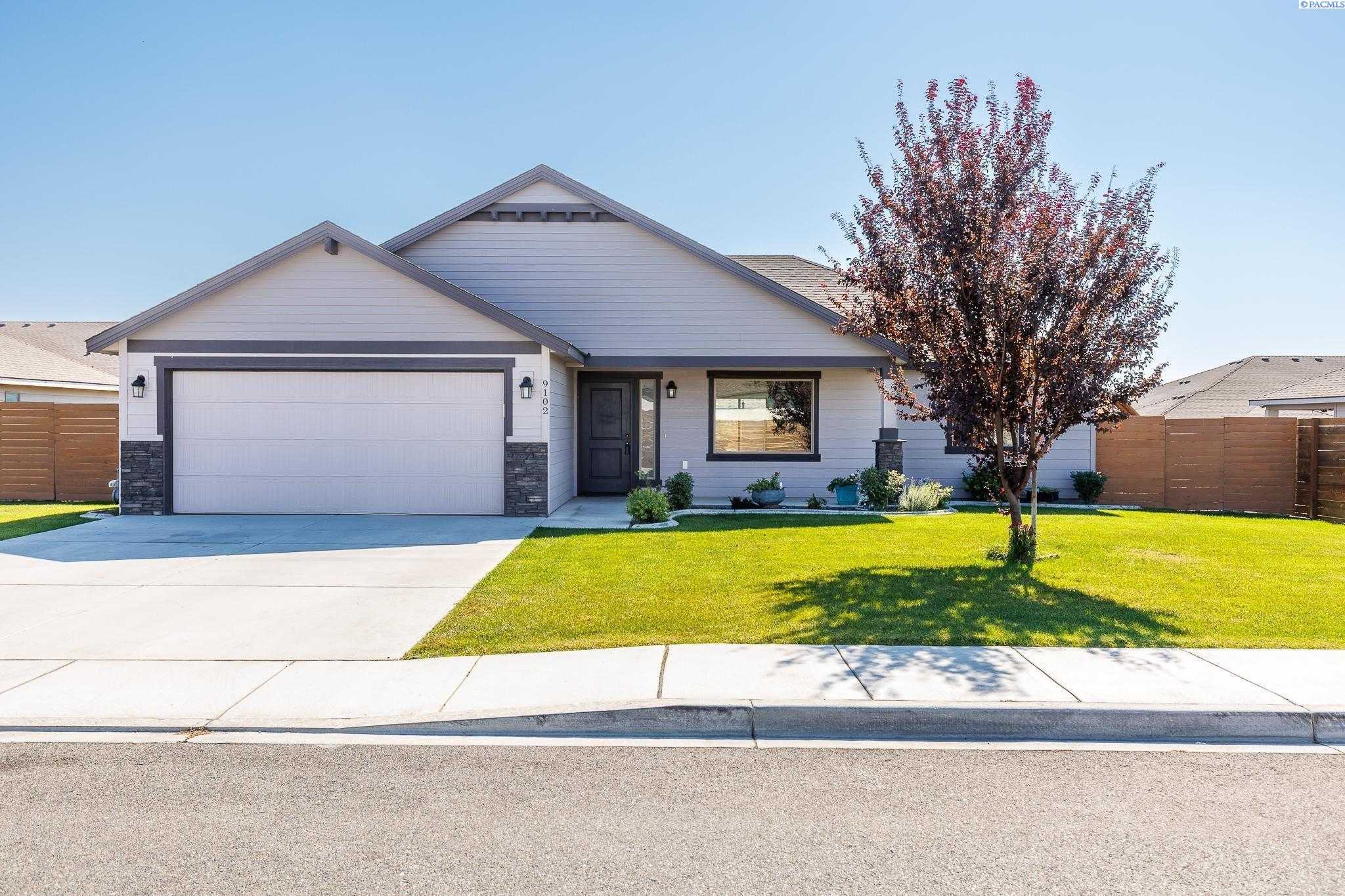 Photo of Newly Listed – 9102 Majestia Ln, Pasco, WA 99301