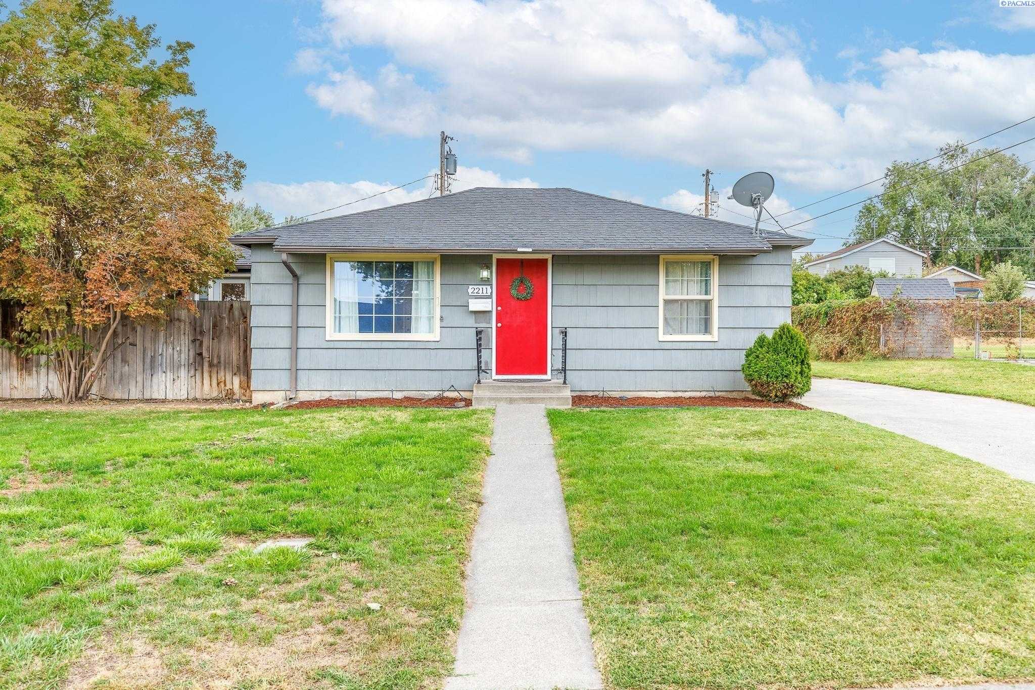 Photo of Newly Listed – 2211 W 5th Ave, Kennewick, WA 99336