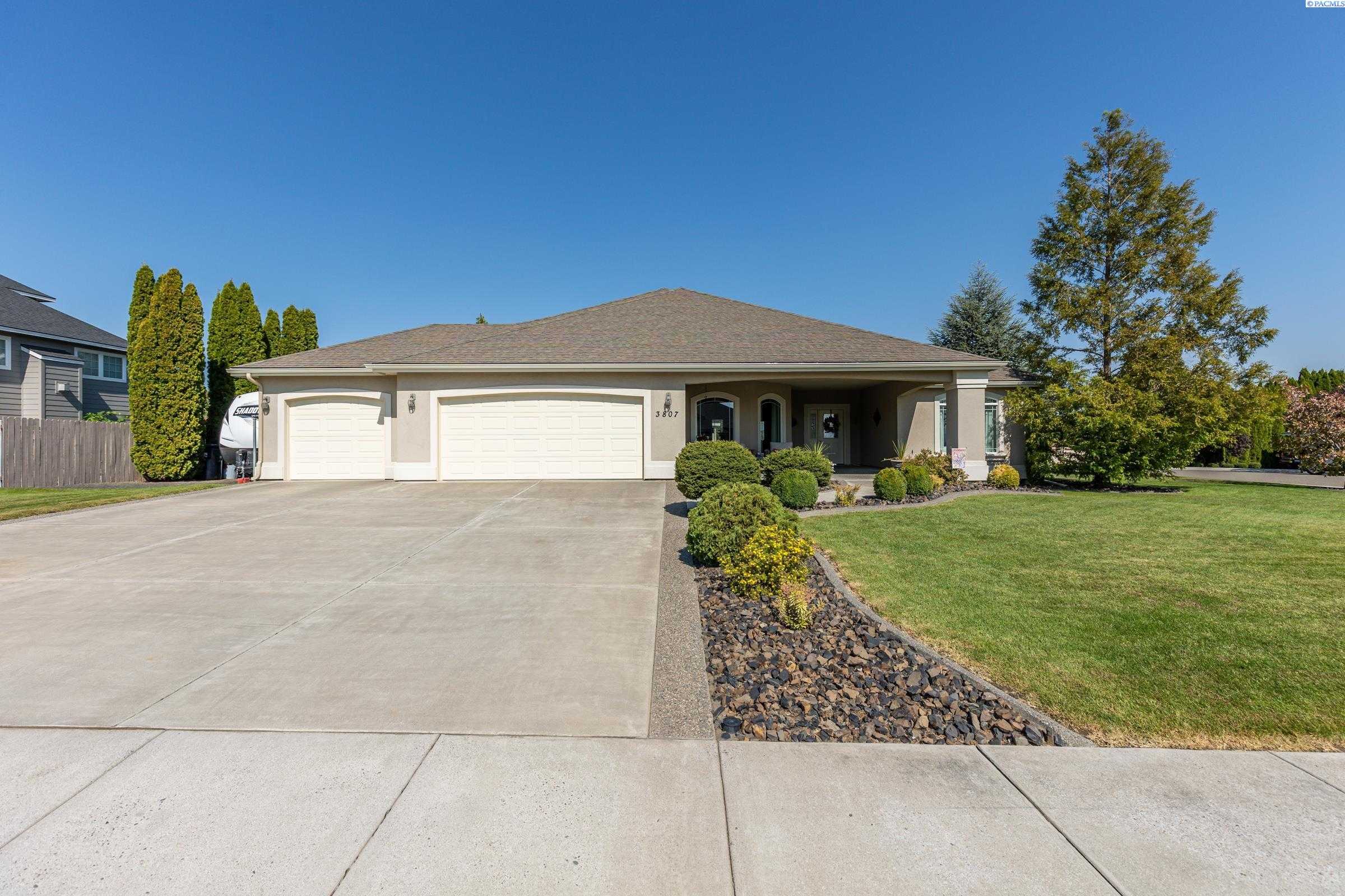 Photo of Newly Listed – 3807 Sedona Drive, Pasco, WA 99301