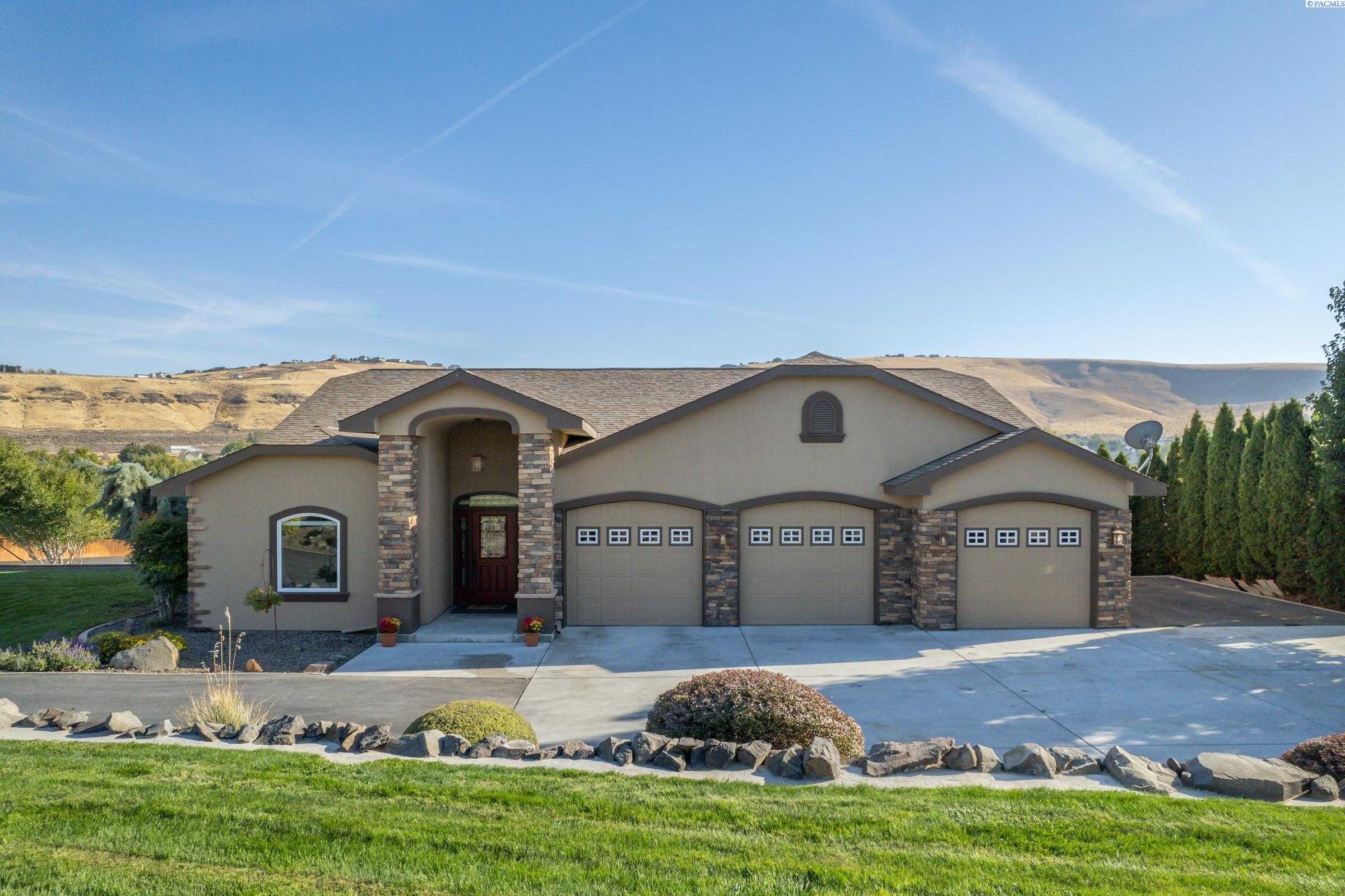 Photo of Newly Listed – 97801 E Ridgeview Drive, Kennewick, WA 99338