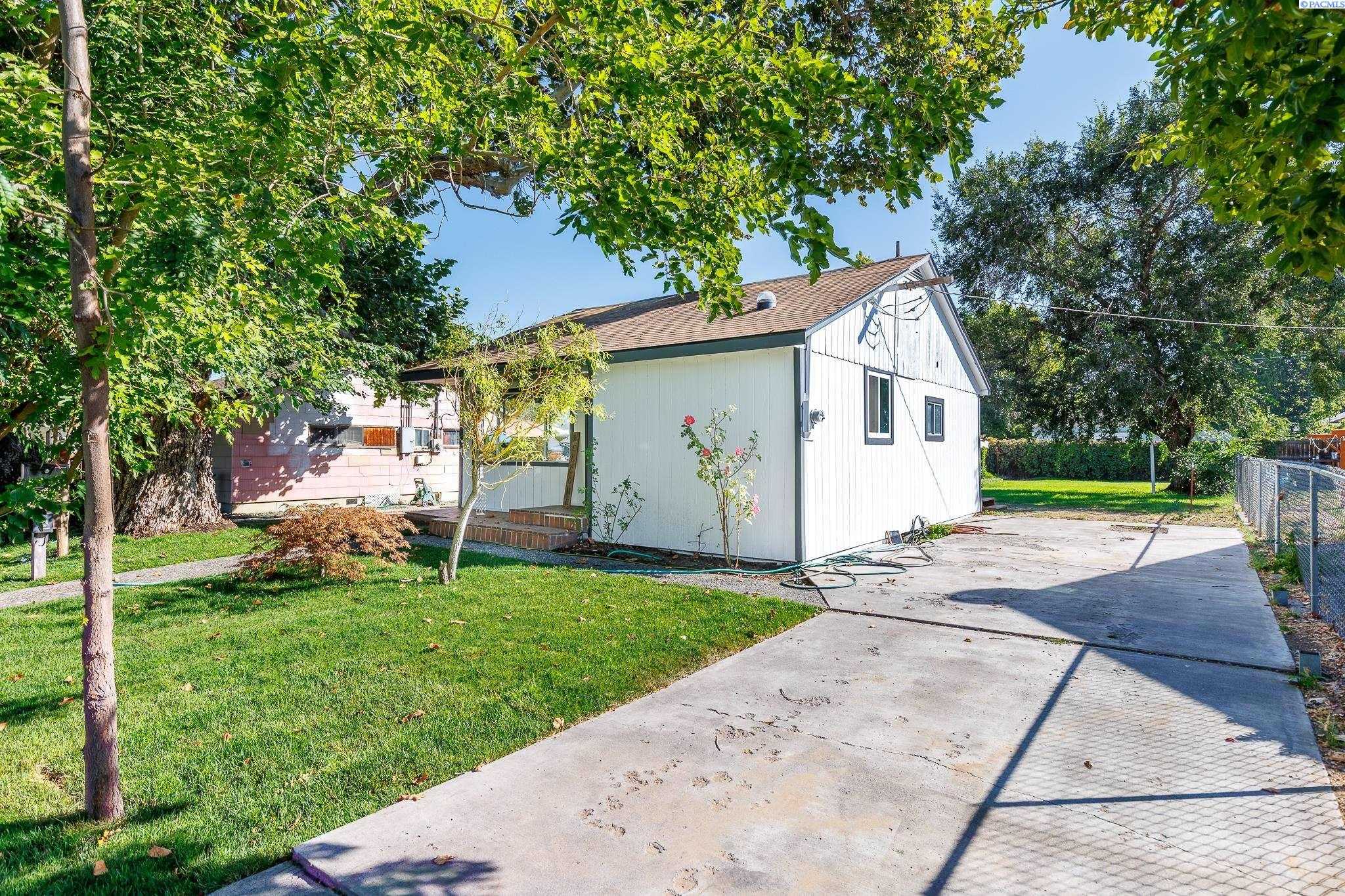 Photo of Newly Listed – 1602 Mcpherson Ave, Richland, WA 99354