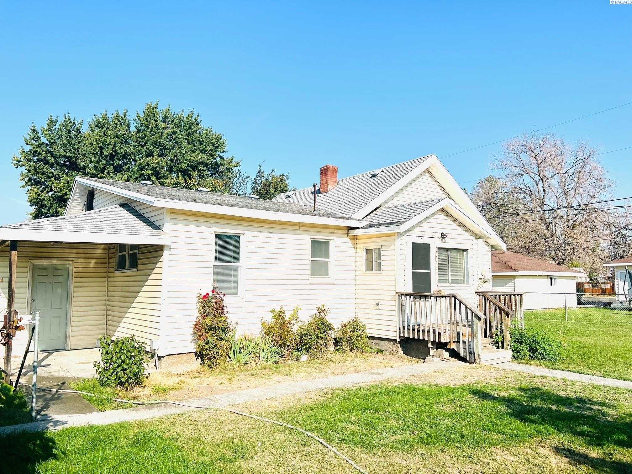 Photo of Newly Listed – 610 S Kingwood Street, Kennewick, WA 99336