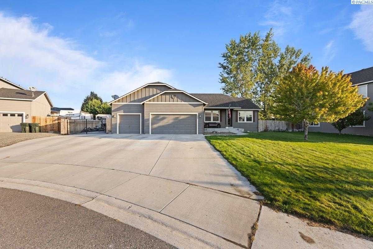 Photo of Newly Listed – 1860 Crab Apple Circle, West Richland, WA 99353