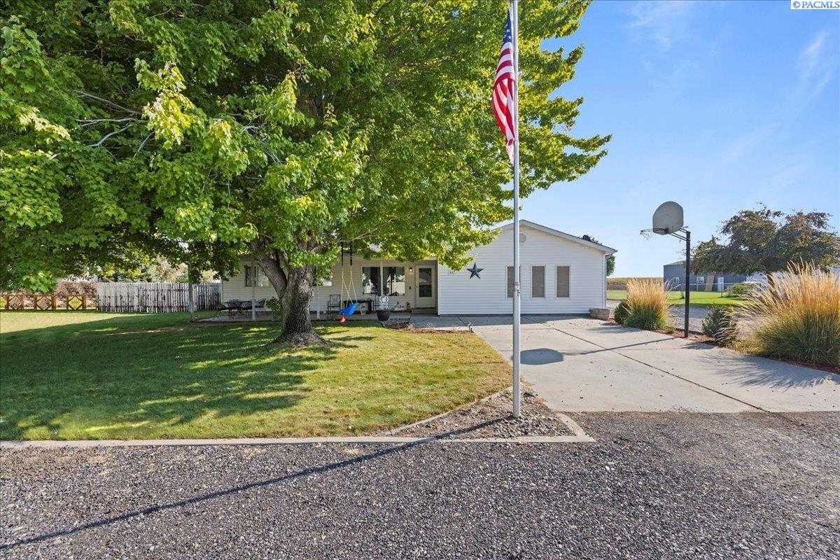 Photo of Newly Listed – 447 Merry Ln, Burbank, WA 99323