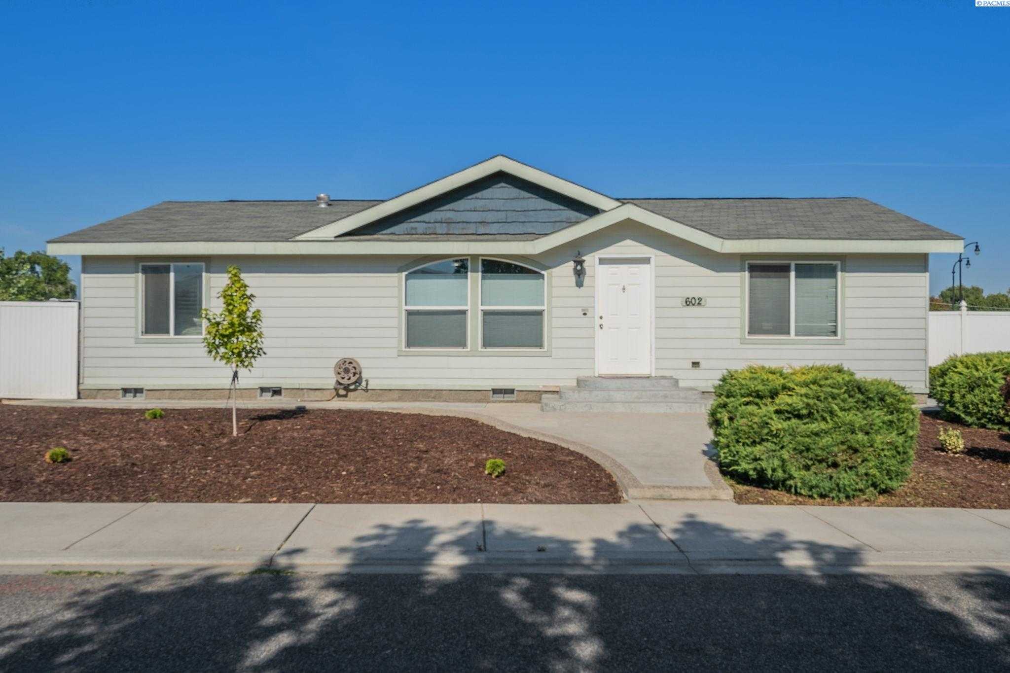 Photo of Newly Listed – 602 New Gate Dr., Prosser, WA 99350