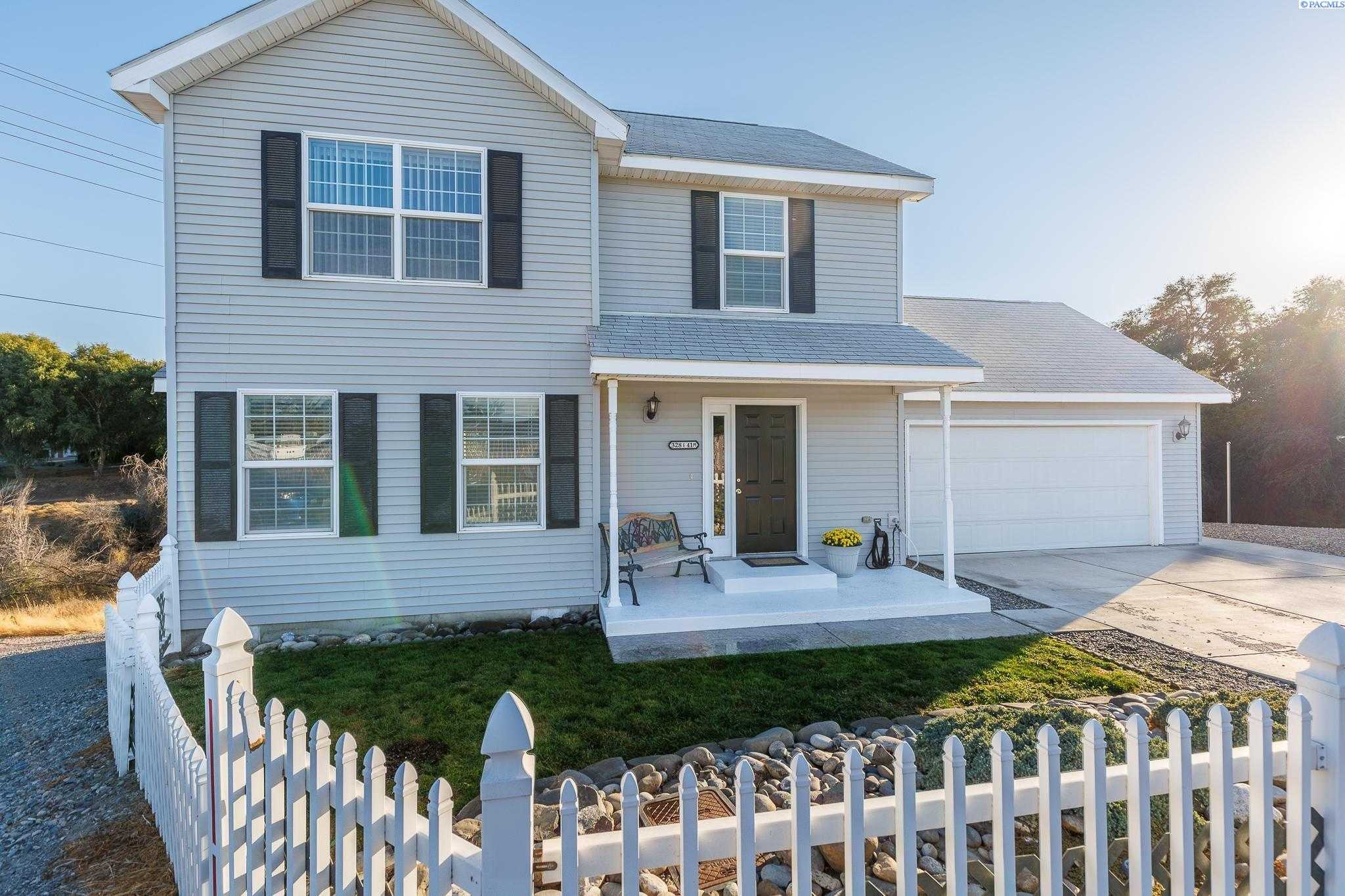 Photo of Newly Listed – 328 E 41st Place, Kennewick, WA 99337