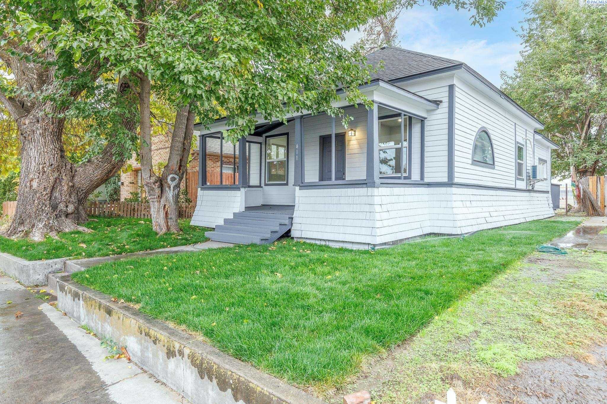 Photo of Newly Listed – 411 W 1st Ave, Kennewick, WA 99336