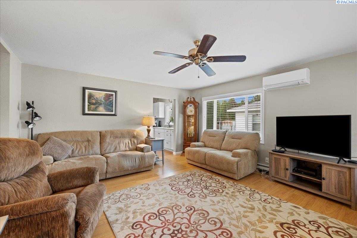 Photo of Newly Listed – 1105 Sanford Ave, Richland, WA 99354