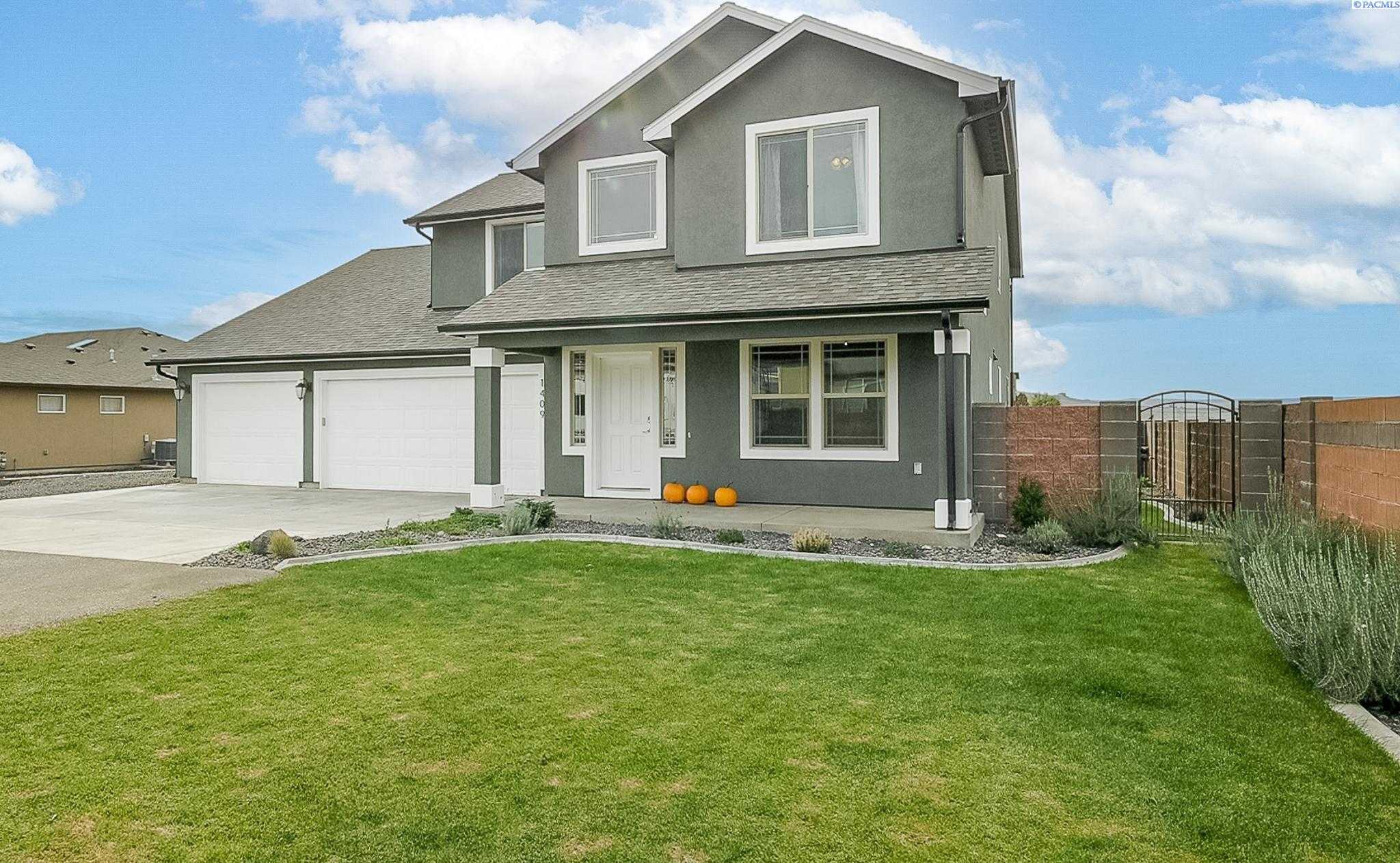 Photo of Newly Listed – 1409 Onyx Ave, West Richland, WA 99353