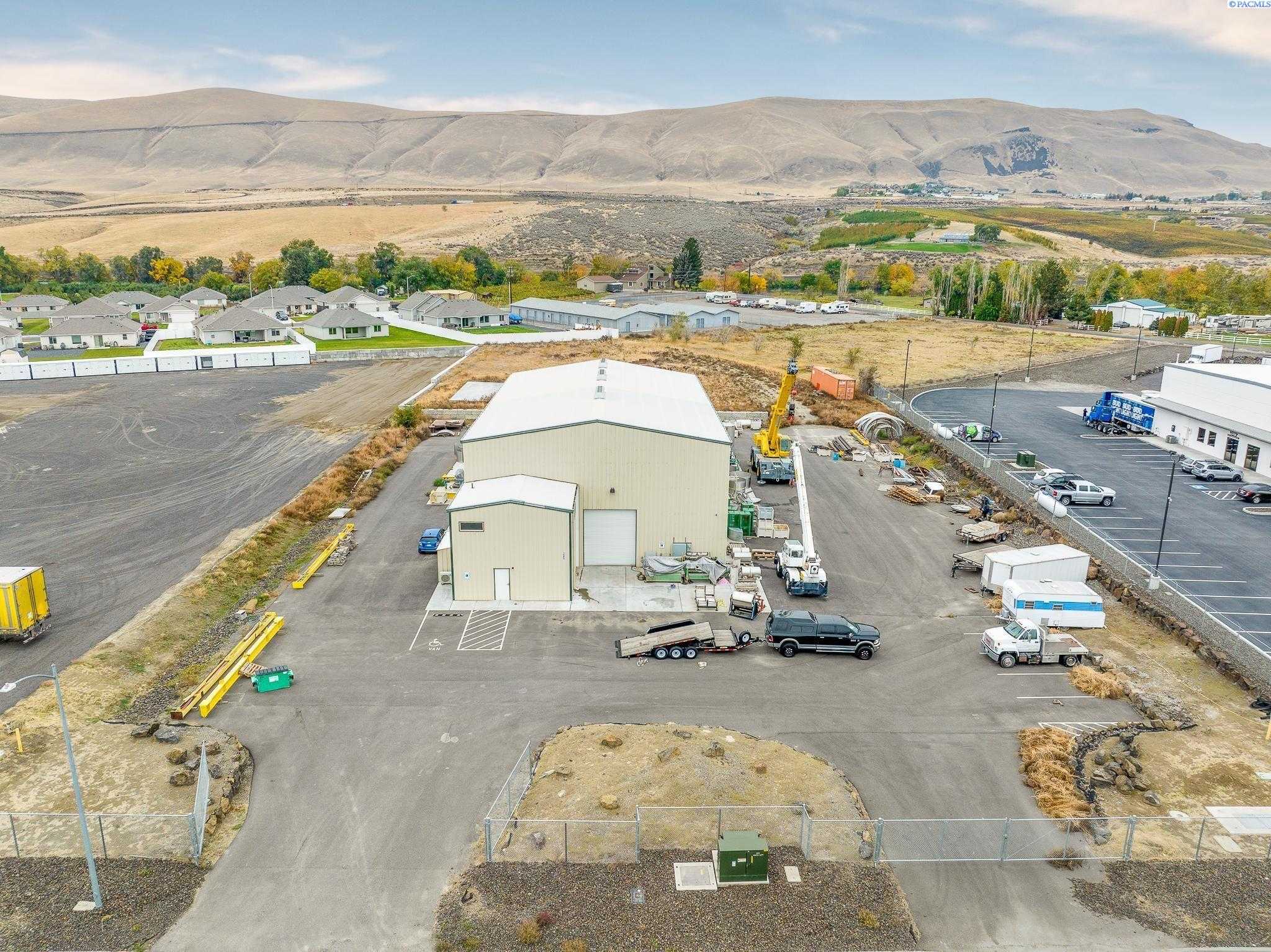 Photo of Newly Listed – 1585 Dale Ave, Benton City, WA 99320